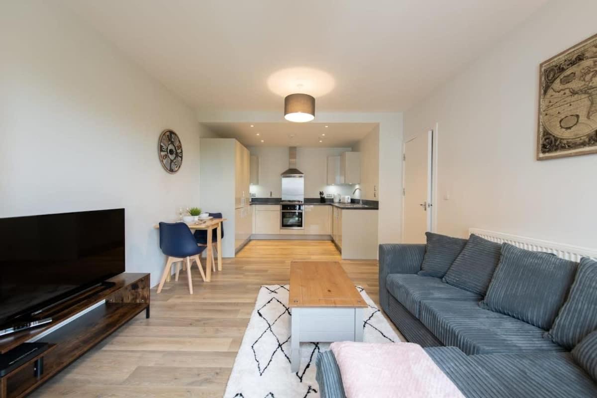 Fantastic 1 Bed Apartment In Crawley Exterior foto