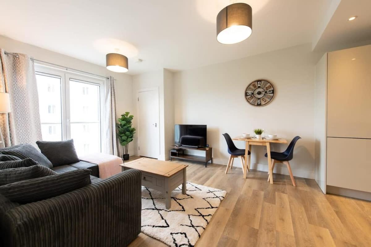 Fantastic 1 Bed Apartment In Crawley Exterior foto