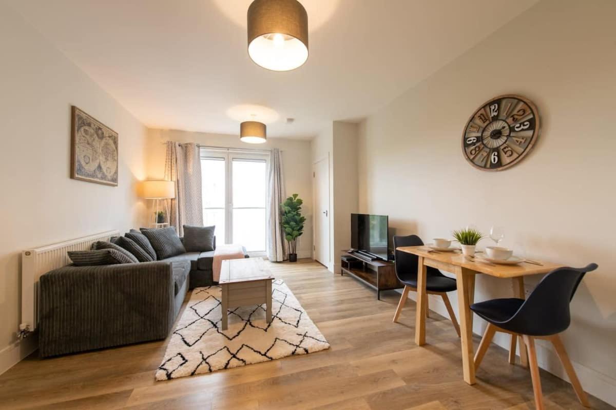 Fantastic 1 Bed Apartment In Crawley Exterior foto